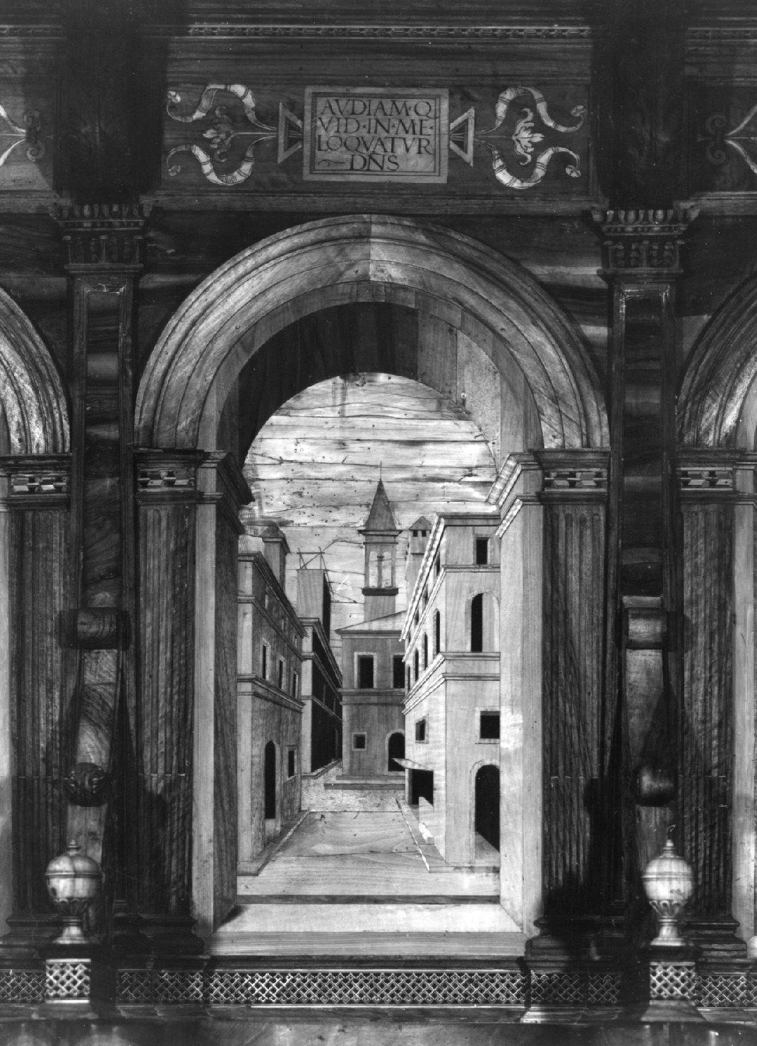 prospettiva architettonica (decorazione a intarsio, elemento d'insieme) di De Marchi Biagio (sec. XVI)