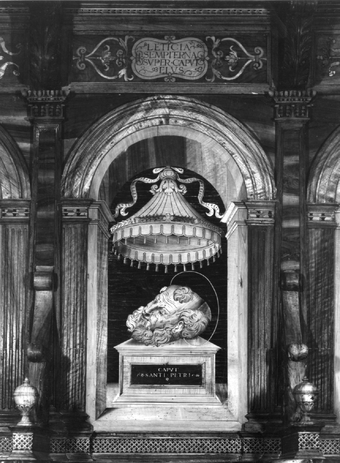 testa di San Pietro (decorazione a intarsio, elemento d'insieme) di De Marchi Biagio (sec. XVI)