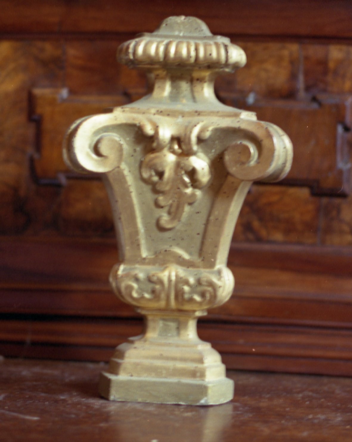 vaso d'altare con composizione floreale - bottega bolognese (sec. XVIII)