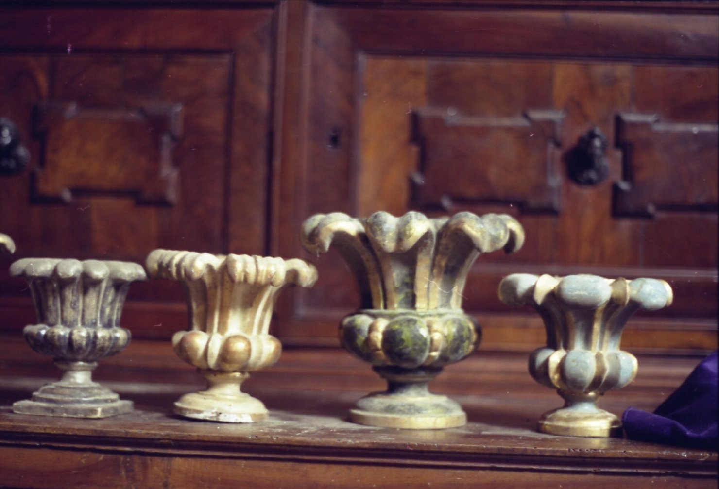 vaso d'altare con composizione floreale - bottega bolognese (sec. XVIII)