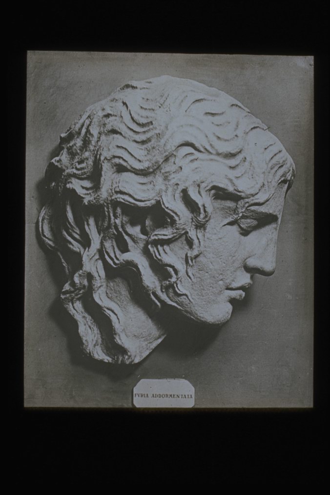 Arte ellenistica/ Erinni dormiente/ Roma/ Museo delle Terme (diapositiva) di Istituto Minerva - ambito ellenistico (XX)