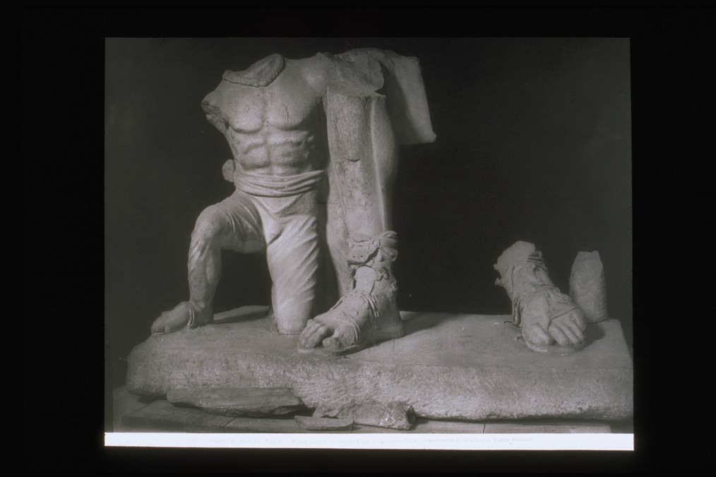 Archeologia - scultura (diapositiva) di Alinari, Fratelli (ditta), F.lli Alinari S.p.A. - Istituto di Edizioni Artistiche (ditta) - ambito romano (XX)