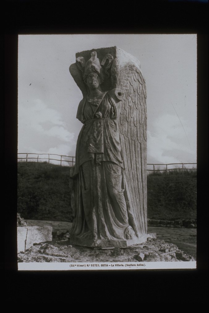 Archeologia - scultura (diapositiva) di F.lli Alinari S.p.A. - Istituto di Edizioni Artistiche (ditta) - ambito romano (XX)