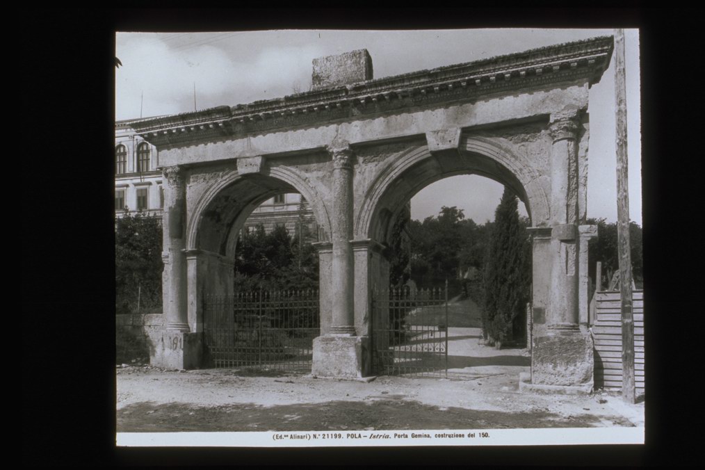 Archeologia - architettura classica (diapositiva) di Alinari, Fratelli (ditta), F.lli Alinari S.p.A. - Istituto di Edizioni Artistiche (ditta) (XX)