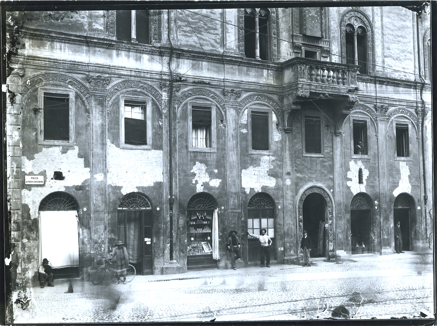 Bologna - Architetture - Palazzo degli Strazzaroli (negativo) di Premiata Fotografia L. Lanzoni e Figlio, Lanzoni, Giovanni (XX)
