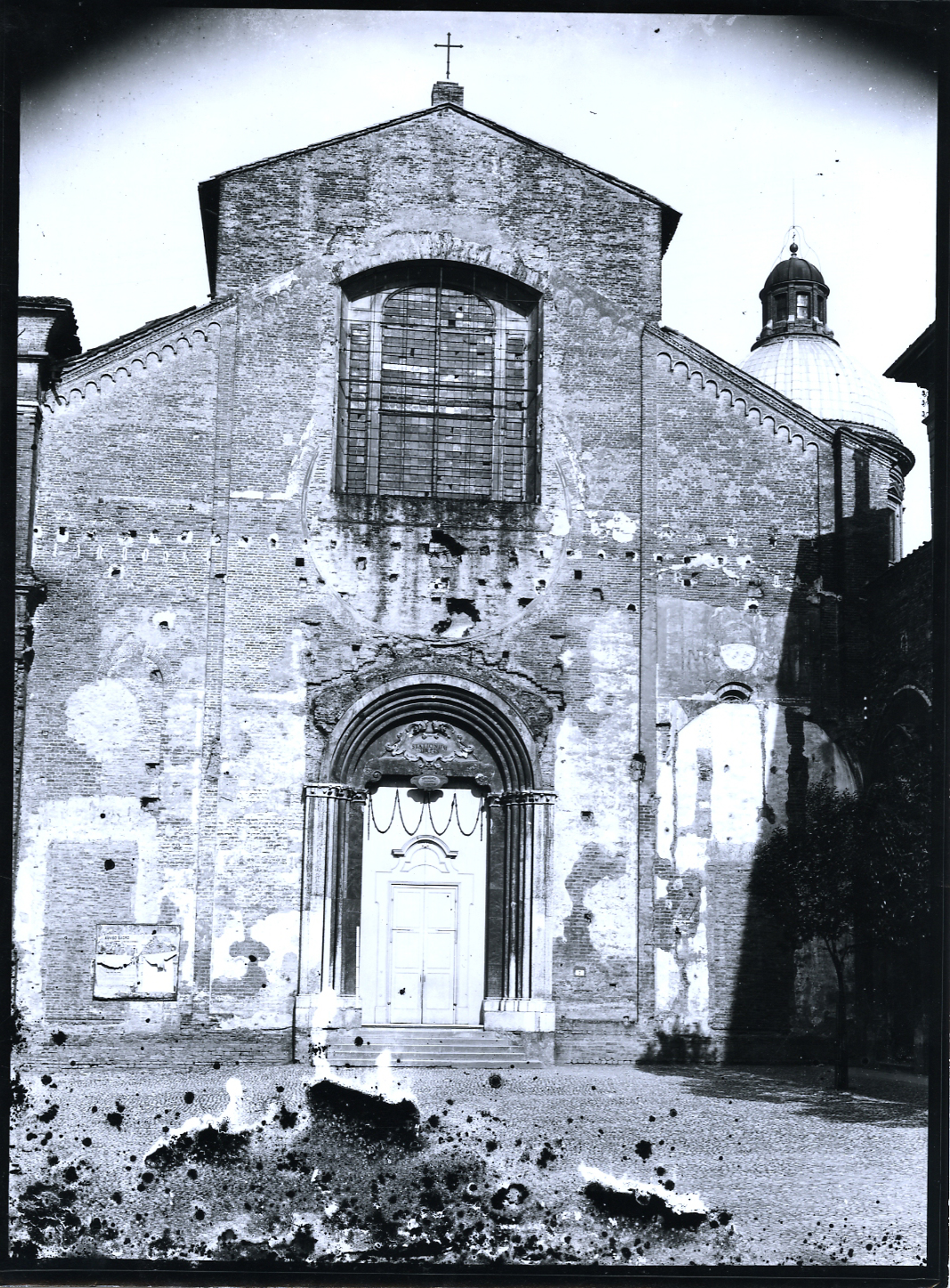 Bologna - Architetture - Restauri XX secolo (negativo) di Premiata Fotografia L. Lanzoni e Figlio (XX)