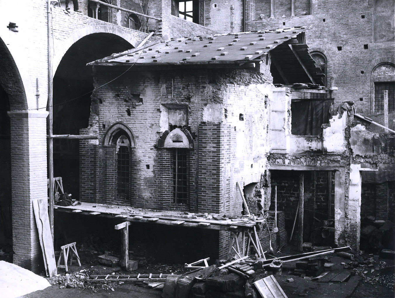 Bologna - Architetture - Palazzo del Podestà (negativo) di Lanzoni, Giovanni (XX)
