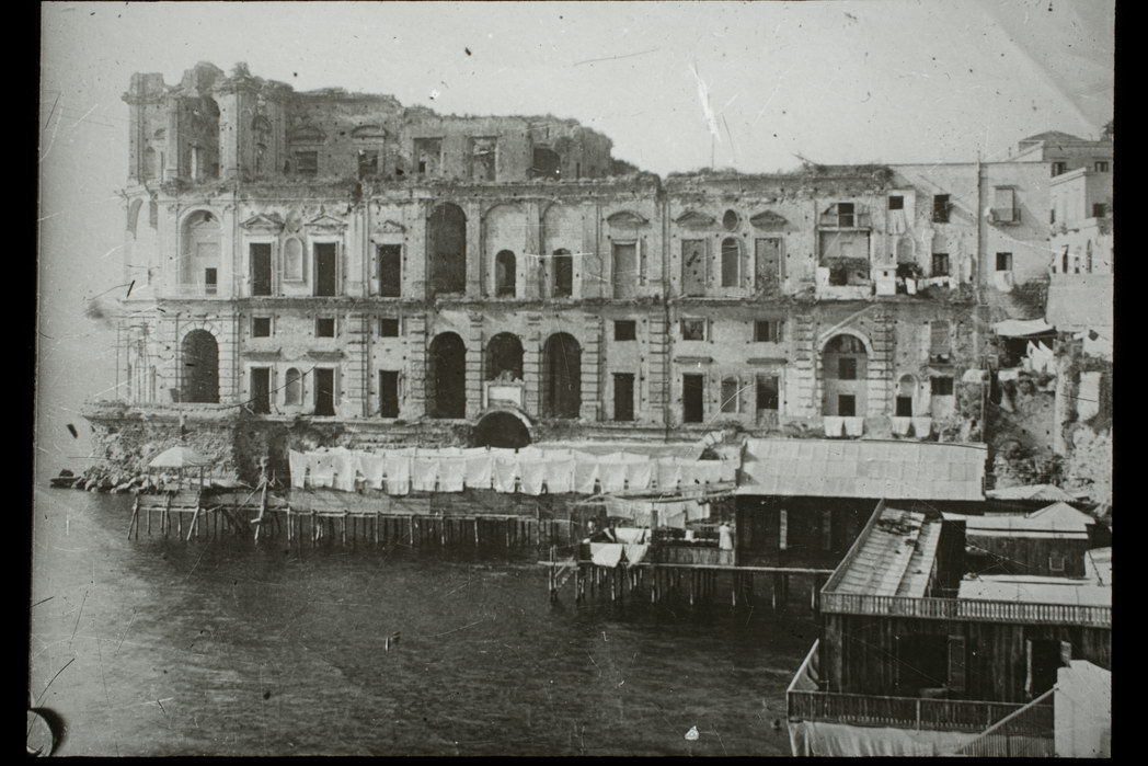 Veduta di Via Partenone e Castel dell'Ovo/ Napoli (diapositiva) di Istituto Italiano Proiezioni Luminose (XX)