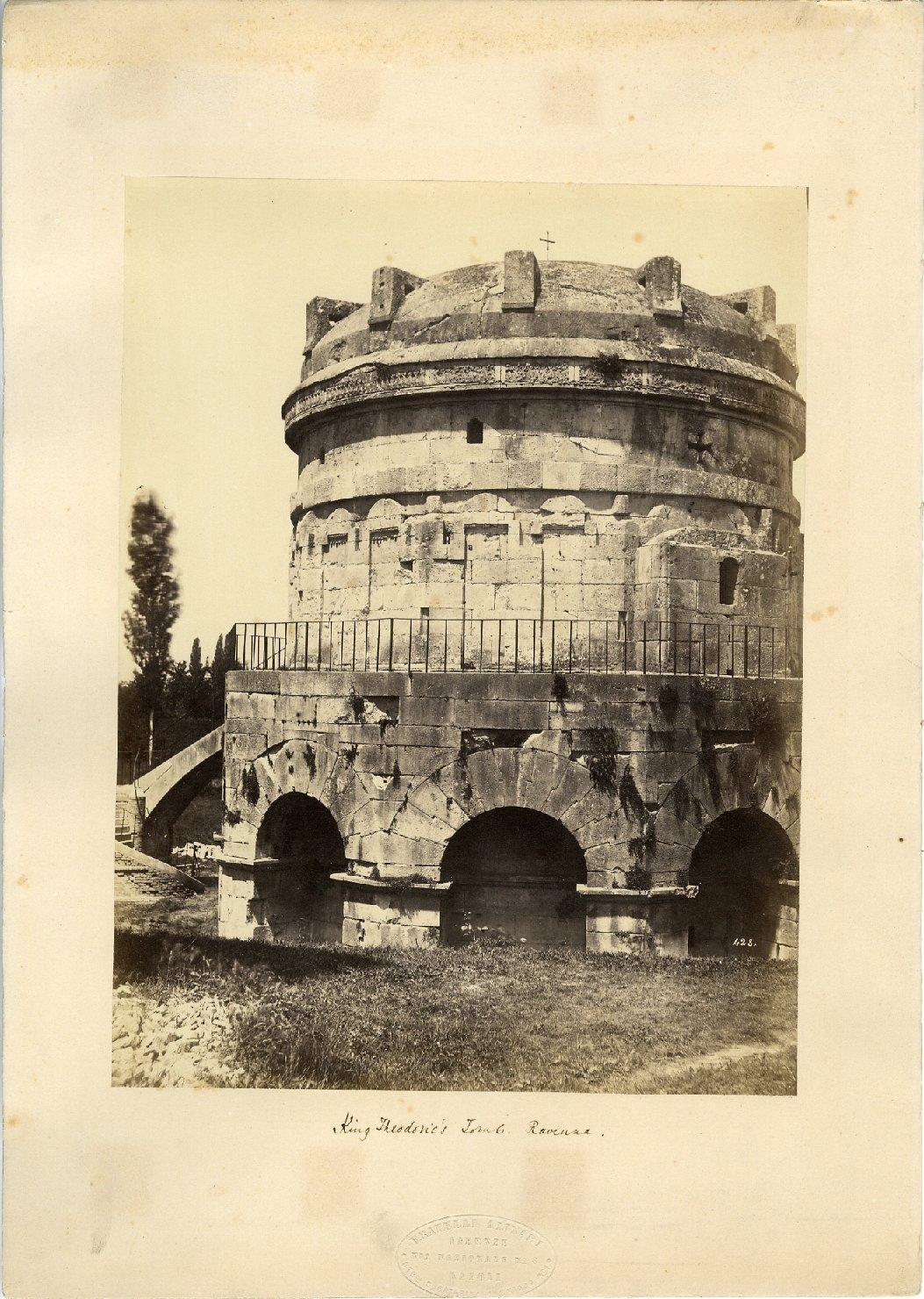 Ravenna - Mausolei (positivo) di Alinari, Fratelli (ditta) (XIX/ XX)