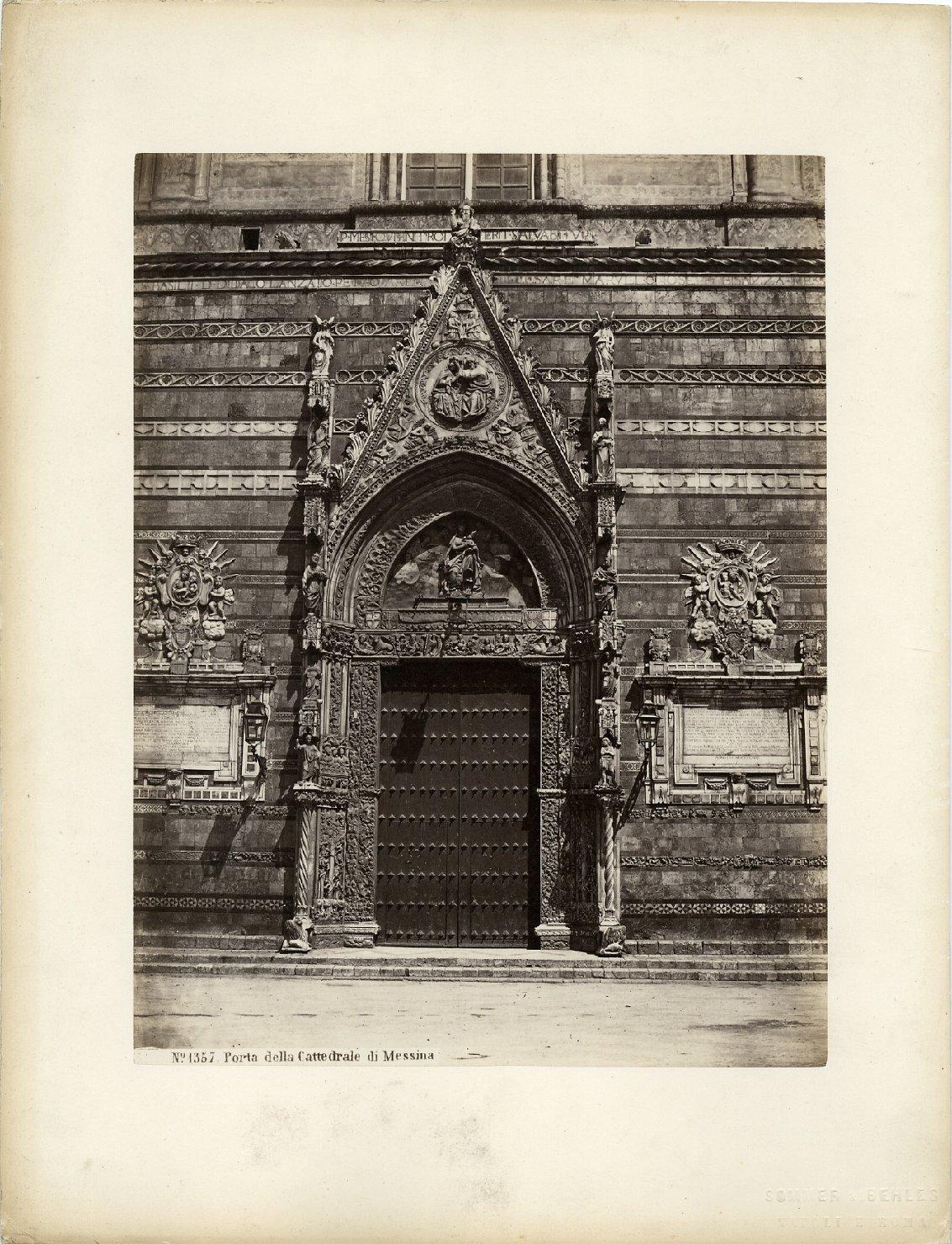 Messina/ Portale maggiore della Cattedrale/ A. Baboccio fine sec. XIV inizio sec. XV/ Pietro da Bonate/ Incoronazione della Vergine nel timpano/ 1468/ G.B. Mazzola/ Madonna col Bambino nella lunetta/ 1534 (positivo) di Baboccio, Antonio (attr), Pietro da Bonate, Mazzola, G.B, Sommer & Behles (studio) (XIX)