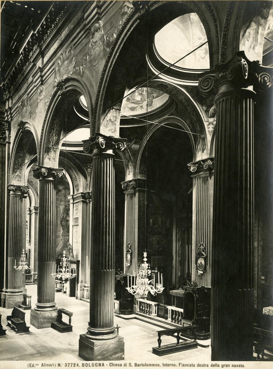 Bologna/ Interno della chiesa di S. Bartolomeo, navata destra/ G.B. Falcetti/ A. Barelli/ 1653-1684 (positivo) di Falcetti, G.B, Barelli, Agostino, F.lli Alinari S.p.A. - Istituto Edizioni Artistiche - Firenze (ditta) (XX)