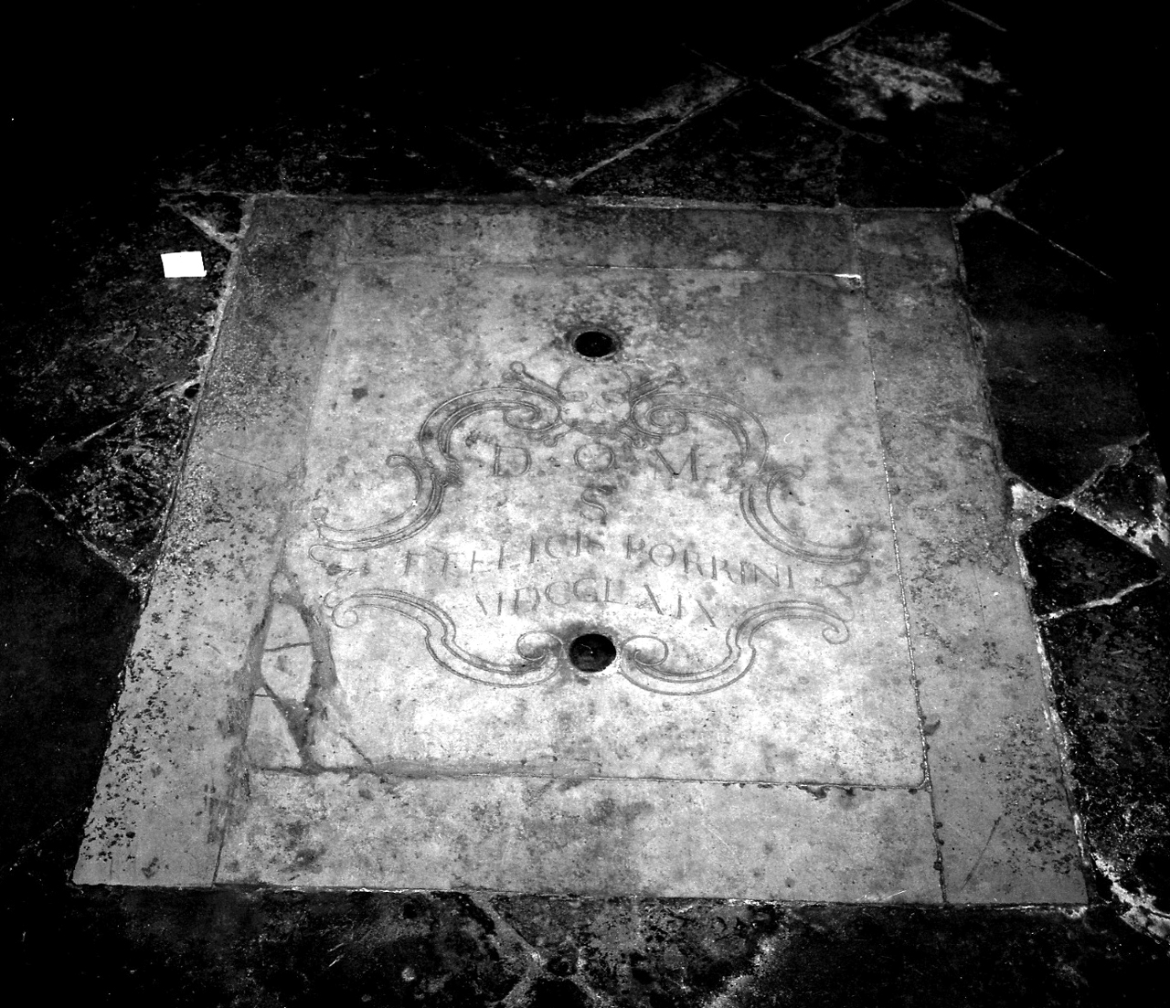 lapide tombale - manifattura emiliana (sec. XVIII)