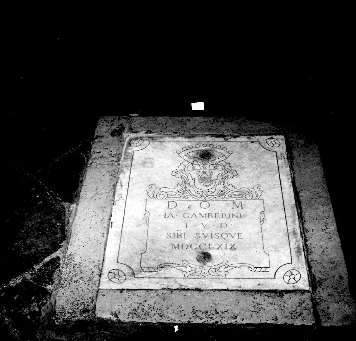 lapide tombale - ambito emiliano (sec. XVIII)