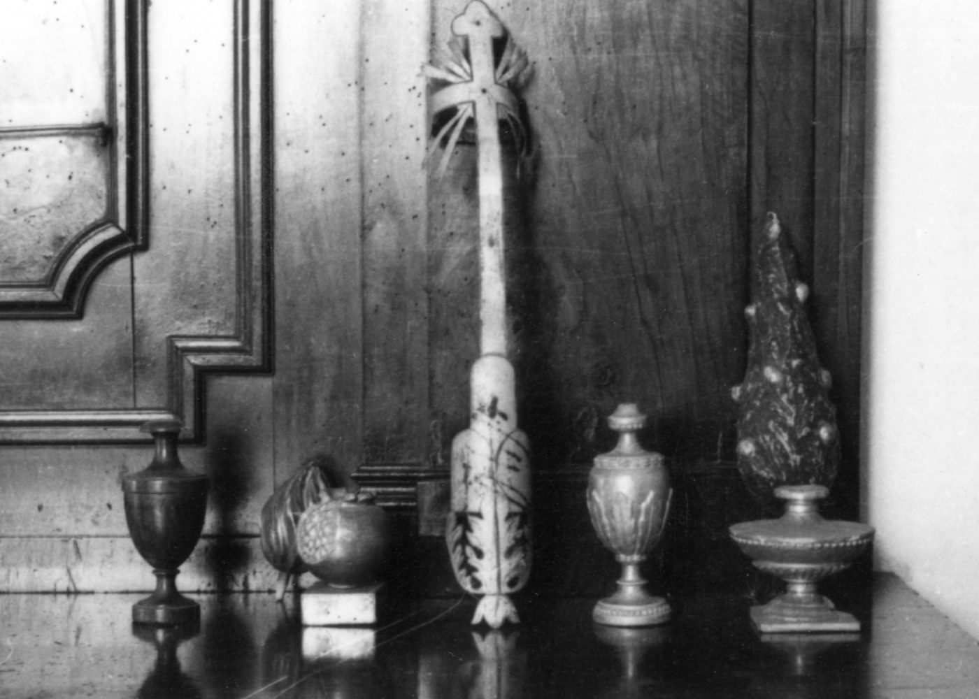 vera croce eretta sul Golgota (emblema) - produzione bolognese (sec. XVIII)