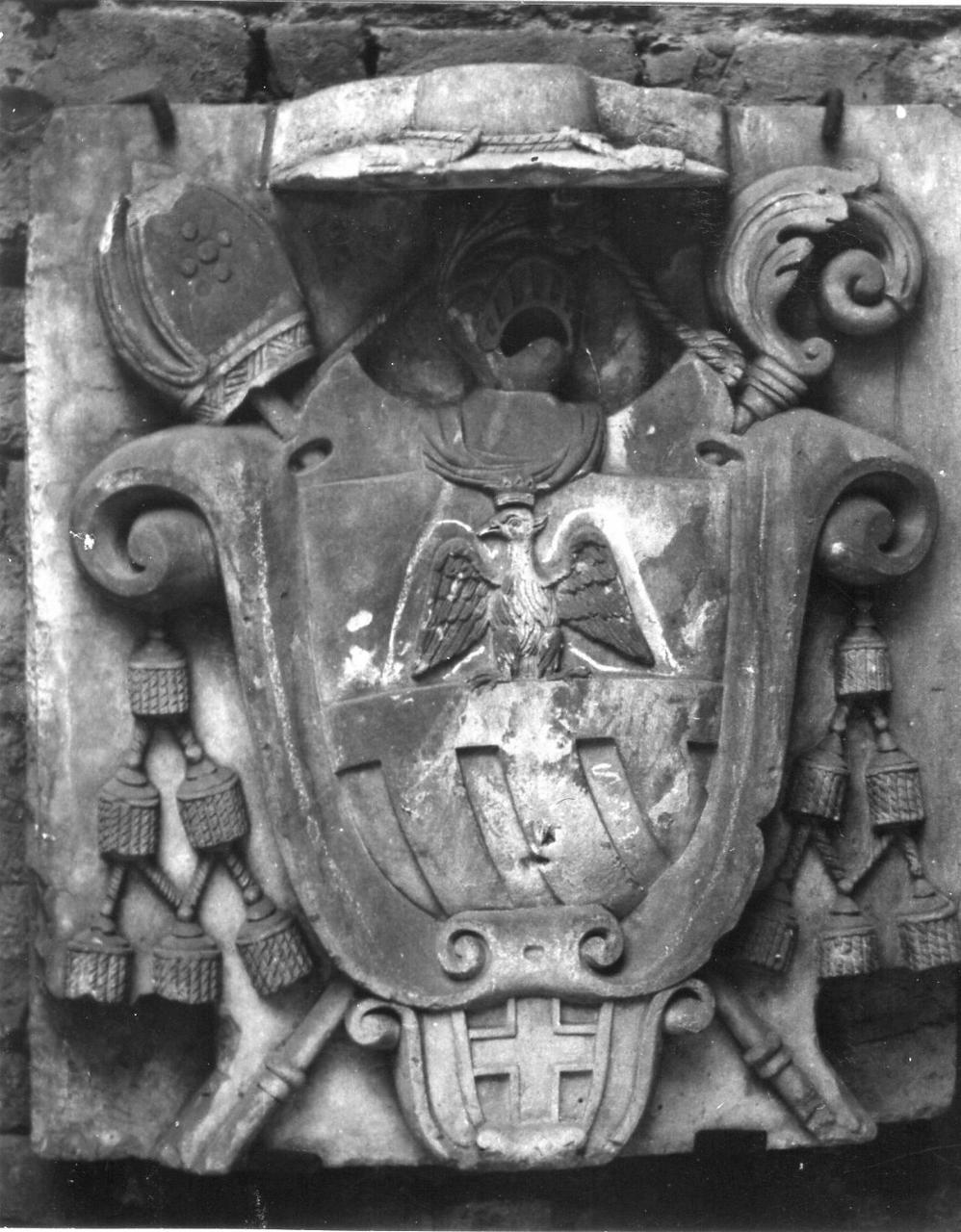 lapide con lo stemma Cattani (scultura) - bottega carpigiana (sec. XIX)