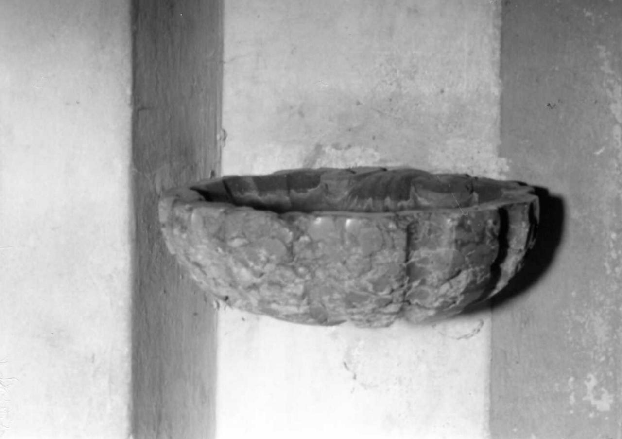 acquasantiera da parete - bottega emiliana (sec. XVIII)