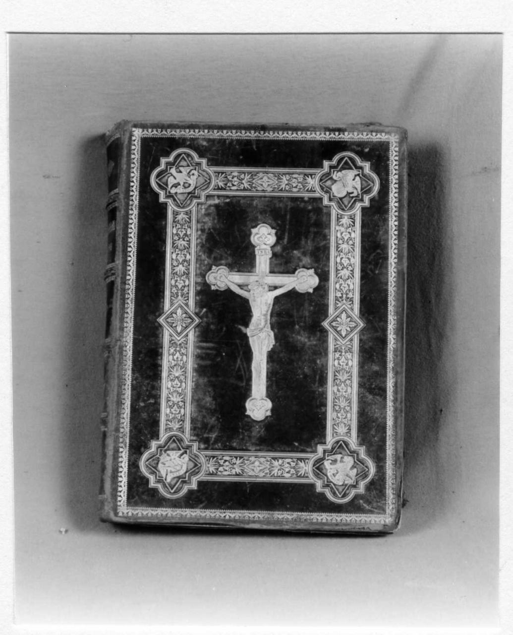 Cristo crocifisso, simboli dei quattro evangelisti (coperta di libro liturgico) - bottega reggiana (sec. XX)