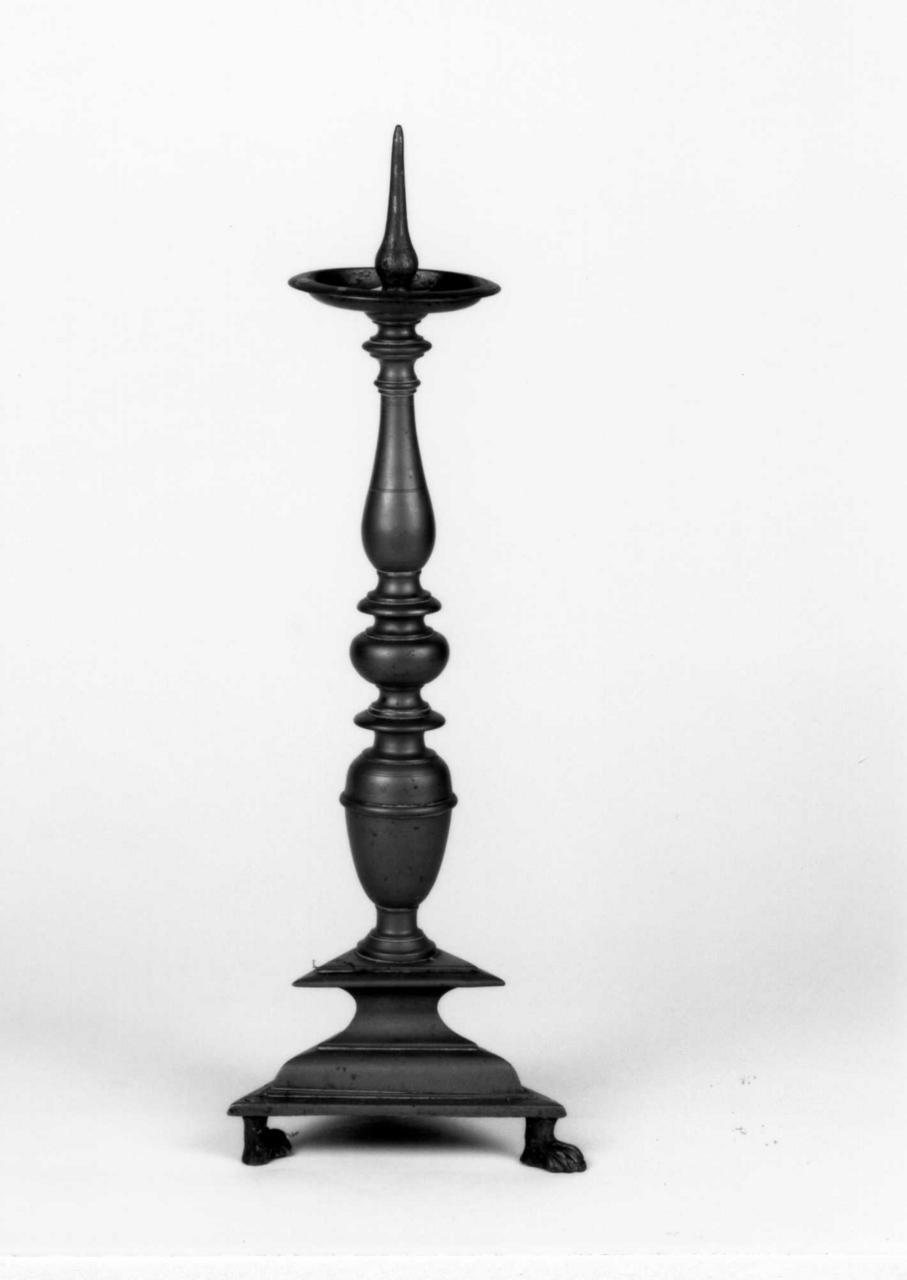 candeliere d'altare, coppia - bottega emiliana (sec. XVII)