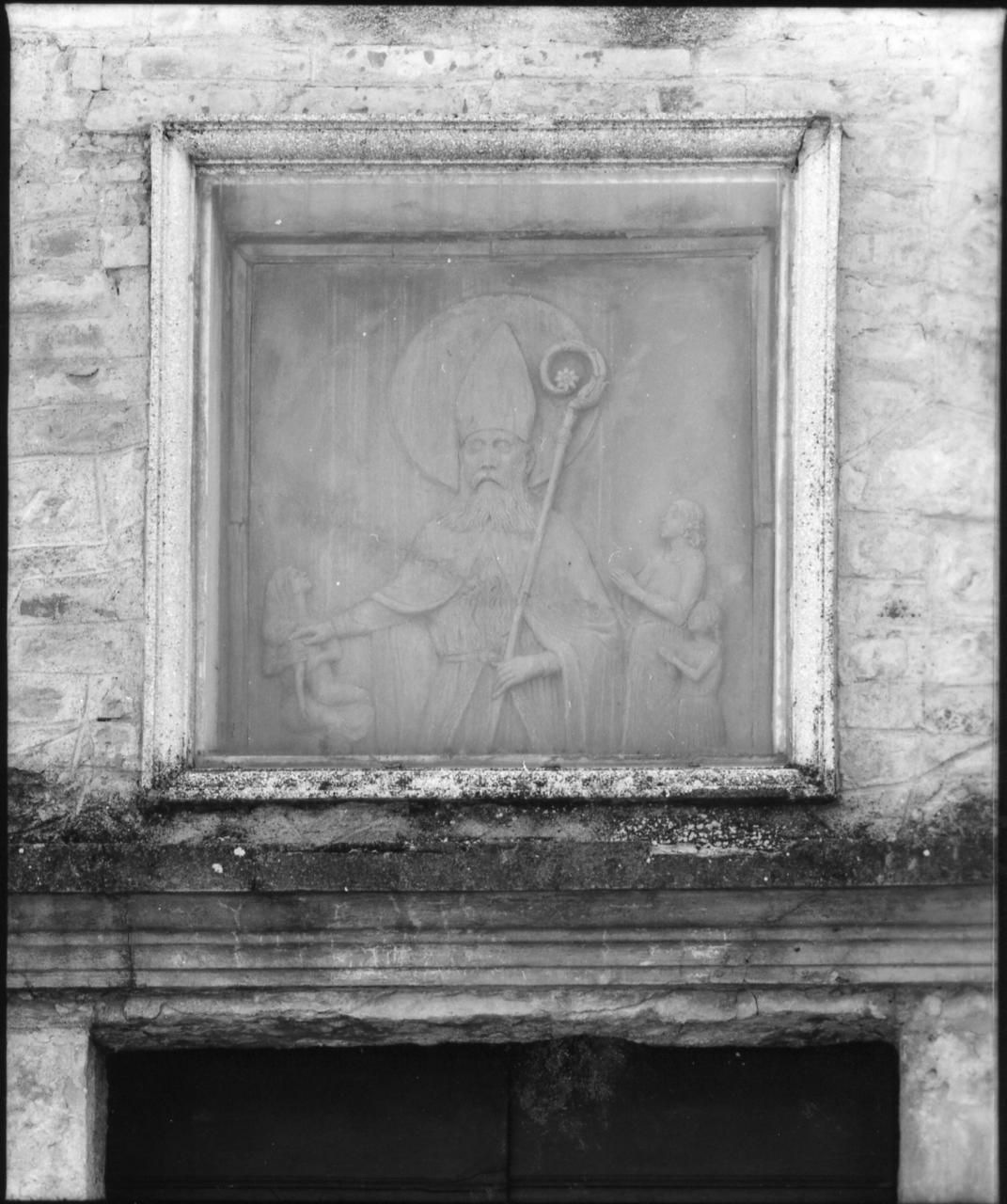 San Biagio Vescovo con figure (rilievo) - bottega modenese (sec. XVII)