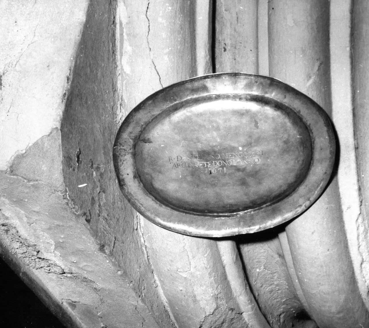 piattino da comunione - bottega modenese (terzo quarto sec. XVII)