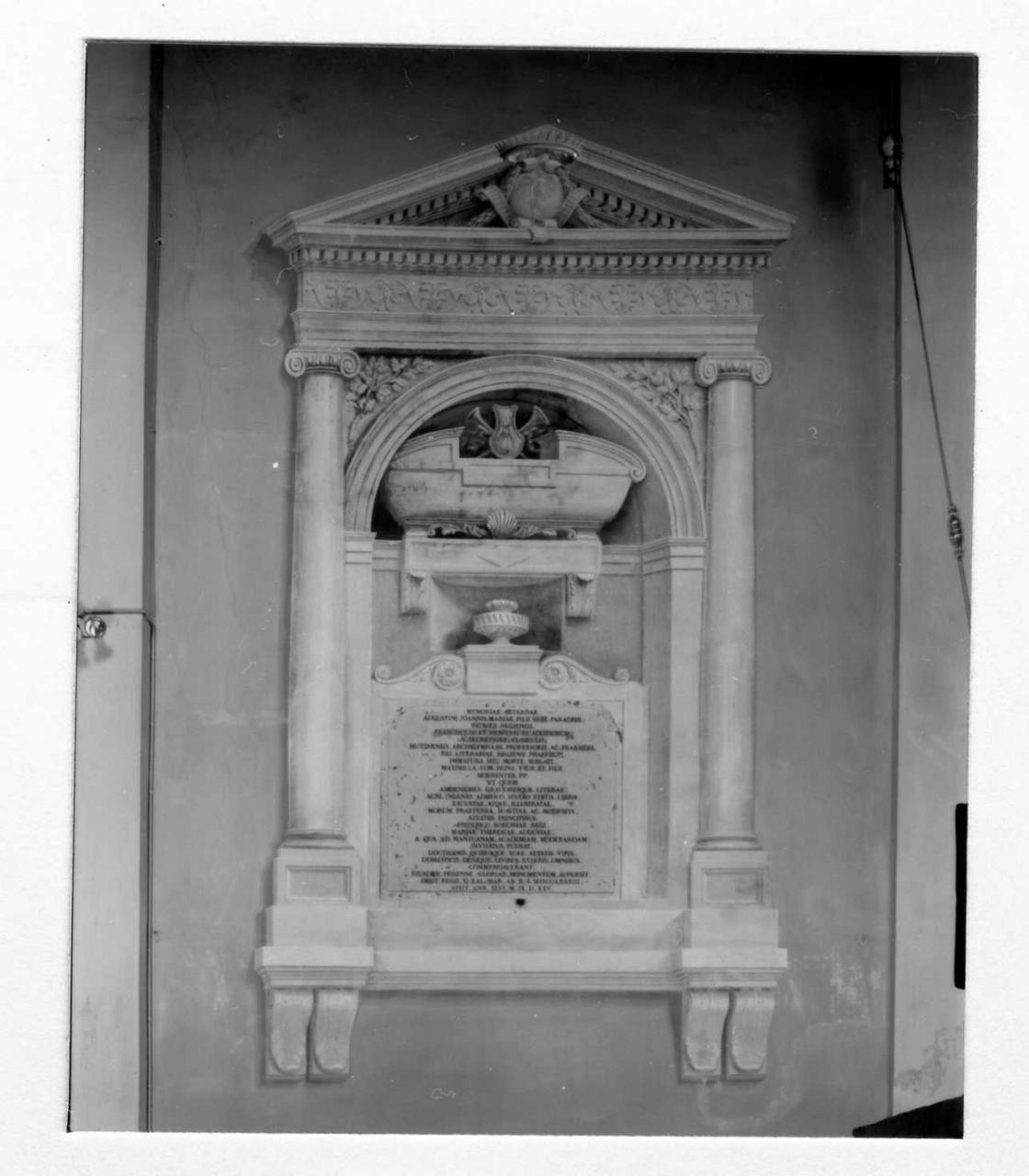 lapide commemorativa di Fontanesi Francesco (attribuito) (sec. XVIII)