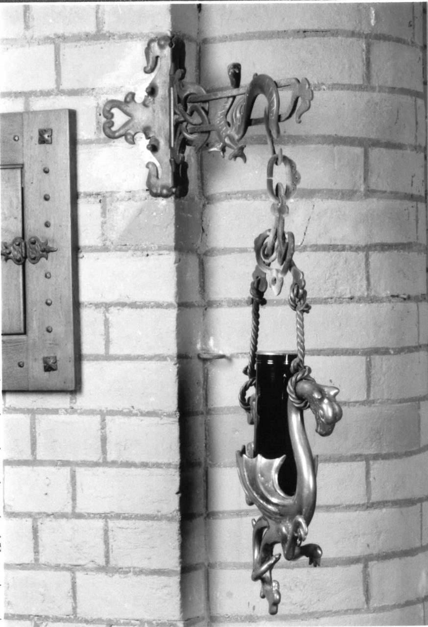 candeliere da parete - bottega reggiana (secondo quarto sec. XX)