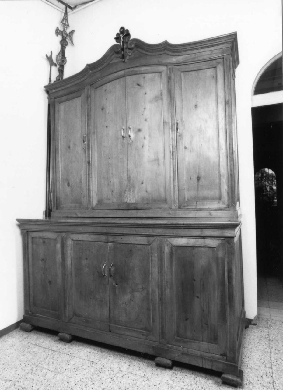 mobile da sacrestia con alzata - bottega emiliana (seconda metà sec. XIX)