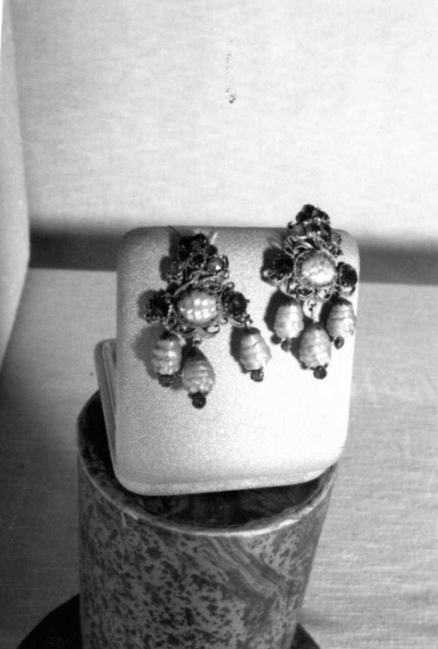 orecchino, serie - bottega emiliana (prima metà sec. XIX)