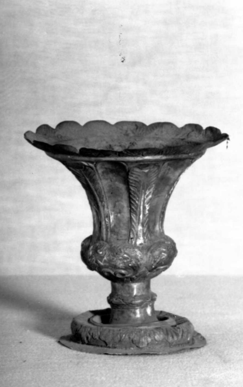 vaso d'altare con composizione floreale, serie - bottega emiliana (sec. XVIII)