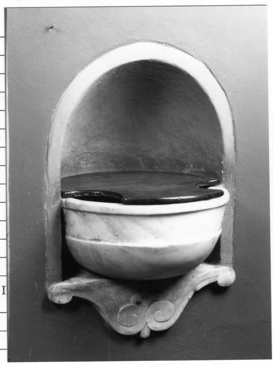 acquasantiera da parete - bottega reggiana (primo quarto sec. XIX)