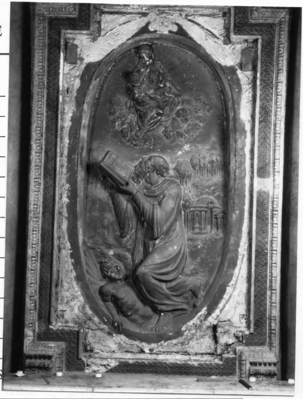 San Bernardo offre alla Madonna la Regola del suo Ordine (rilievo) - bottega reggiana (ultimo quarto sec. XVI)