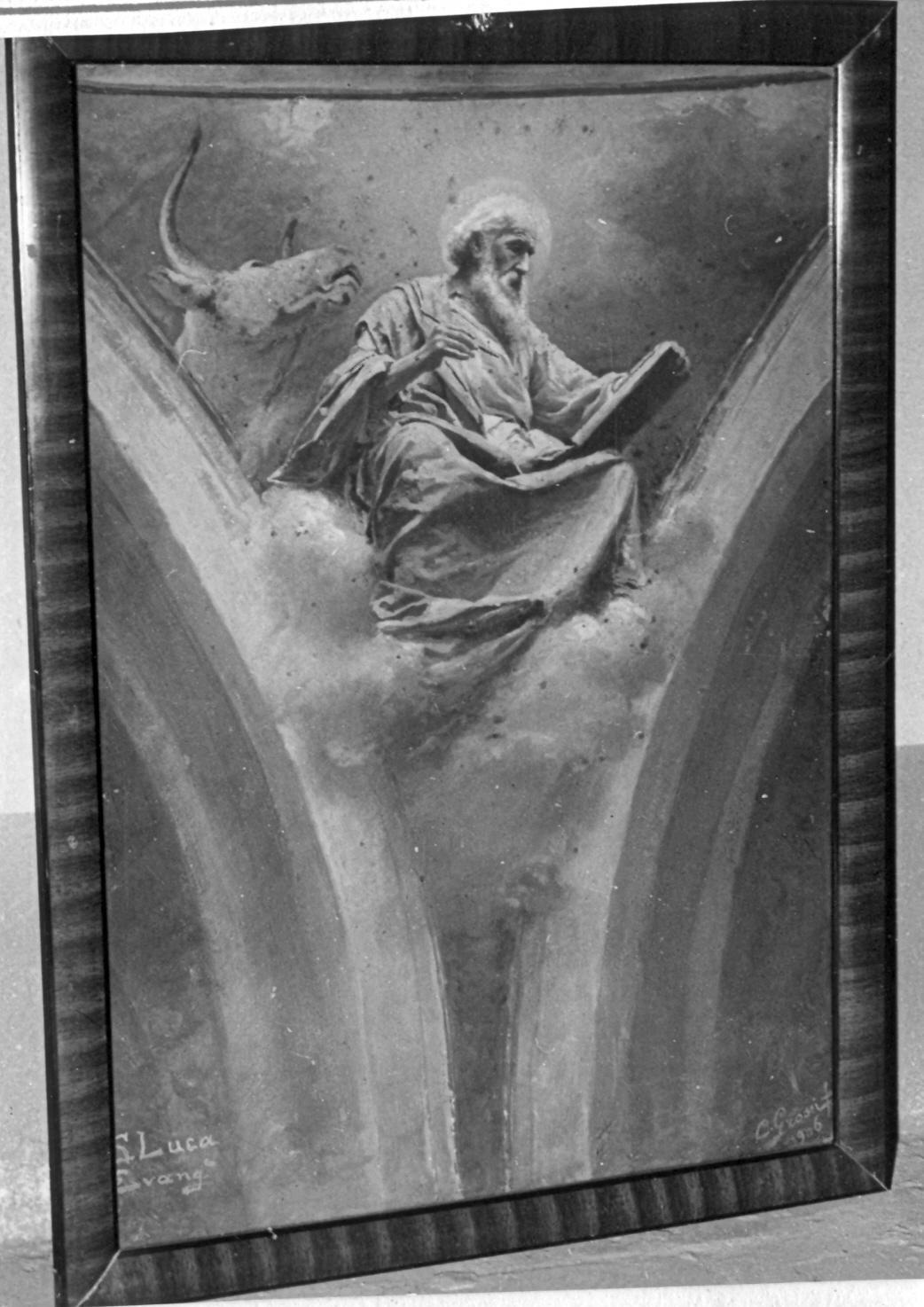San Luca scrive il vangelo (dipinto) di Grossi Carlo (sec. XX)