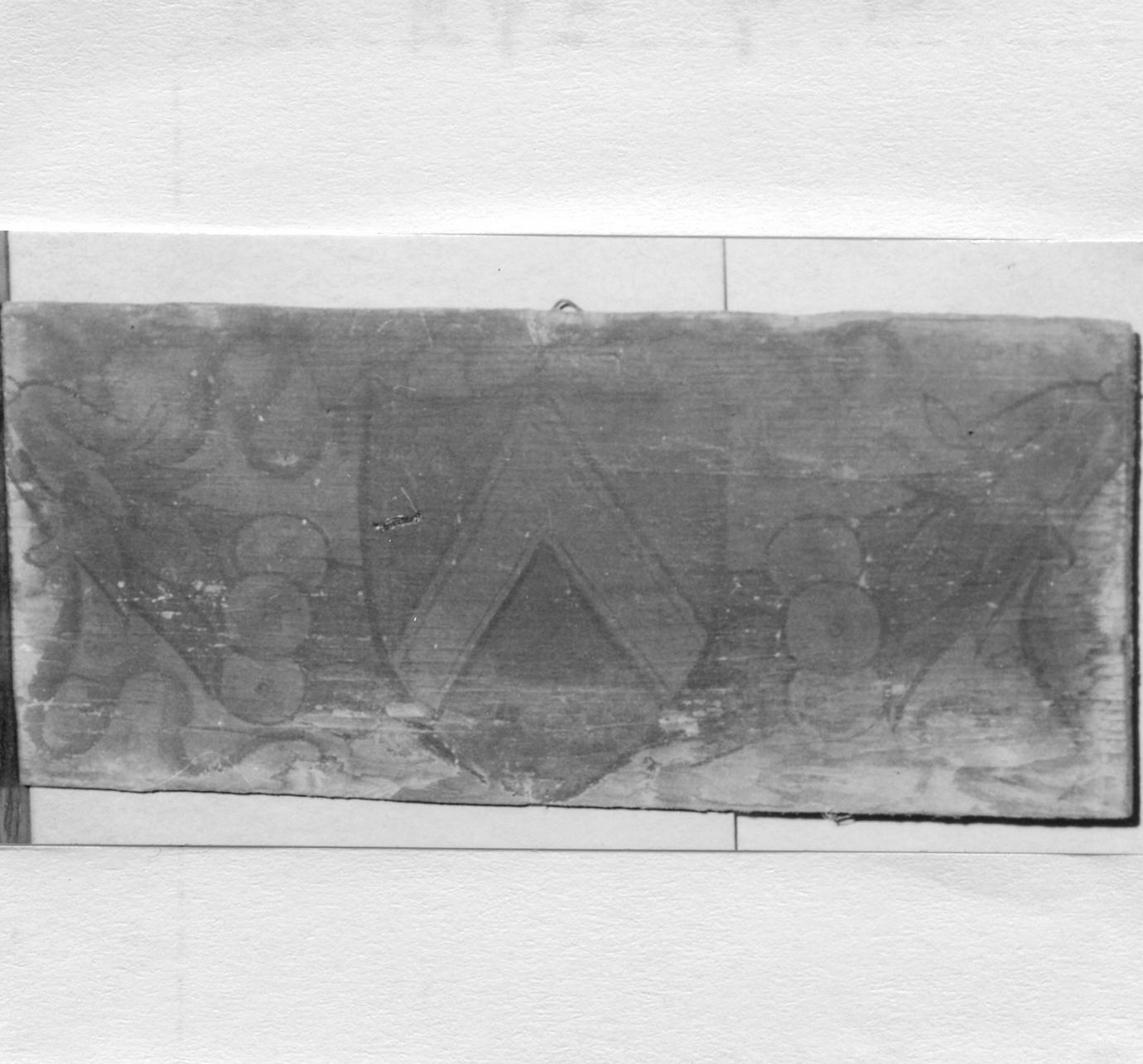 stemma gentilizio (soffitto dipinto, elemento d'insieme) - ambito carpigiano (fine sec. XV)