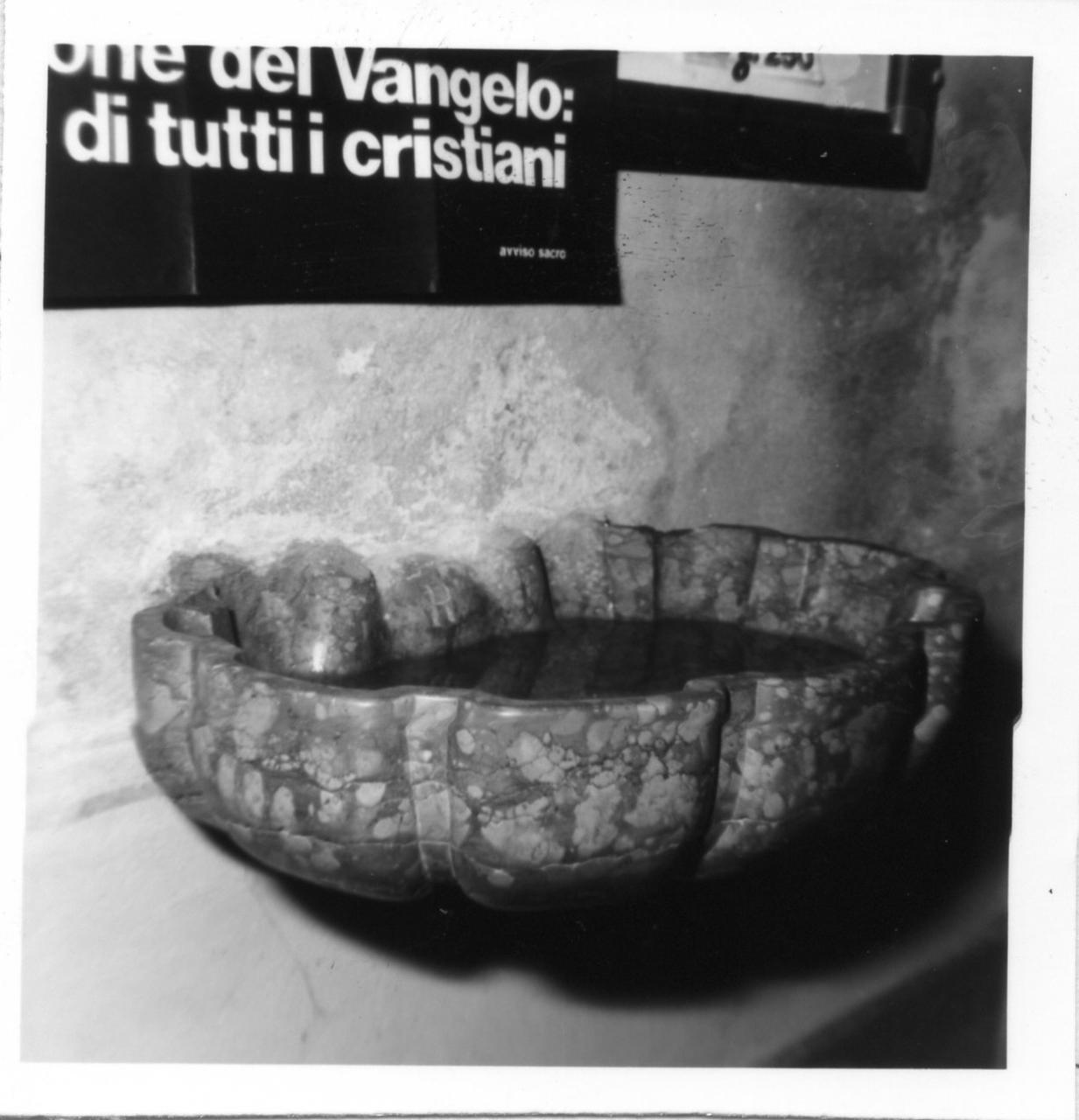 acquasantiera - a conchiglia, serie - bottega modenese (inizio sec. XVIII)