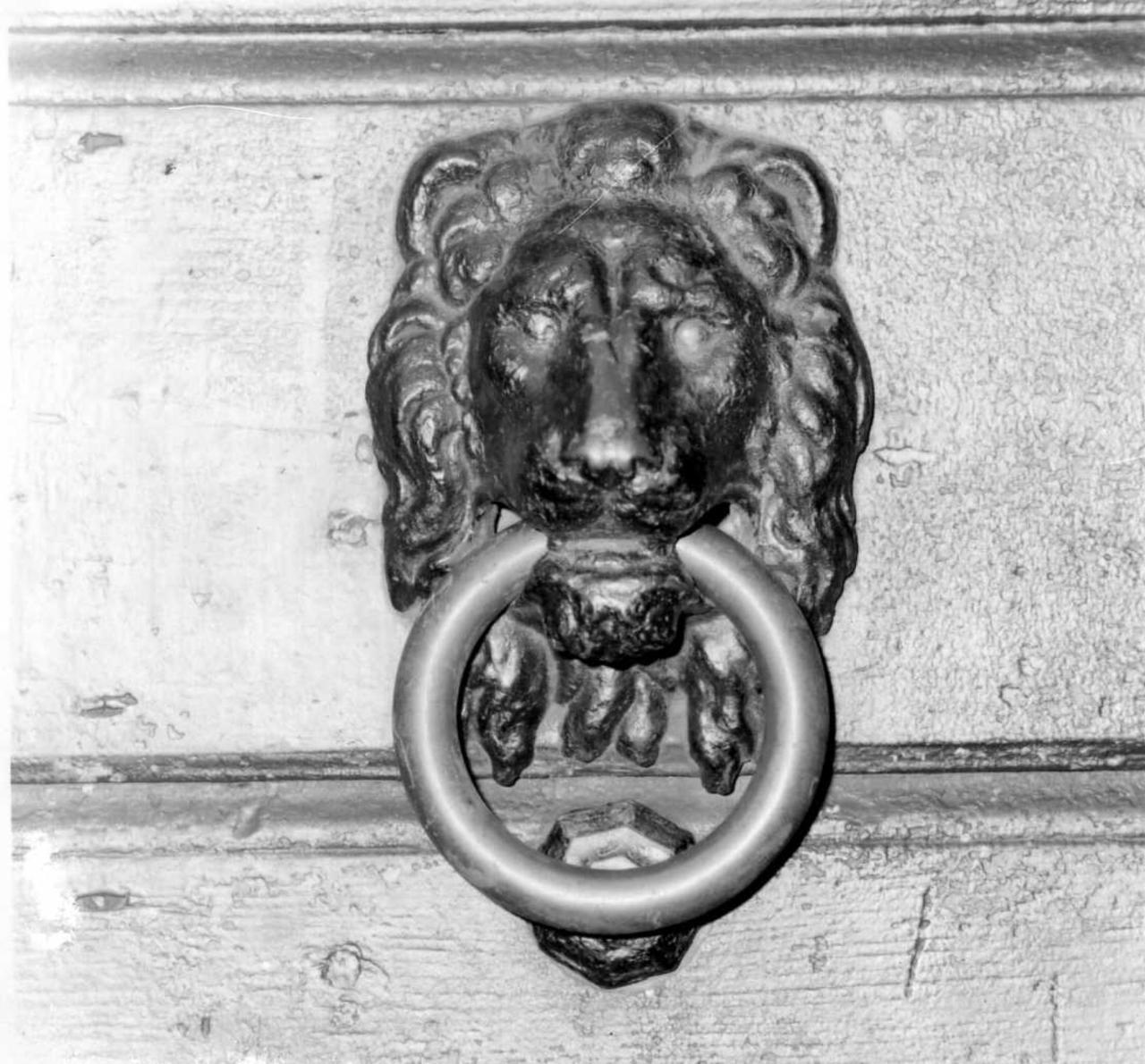 testa di leone (picchiotto, serie) - bottega carpigiana (metà sec. XIX)