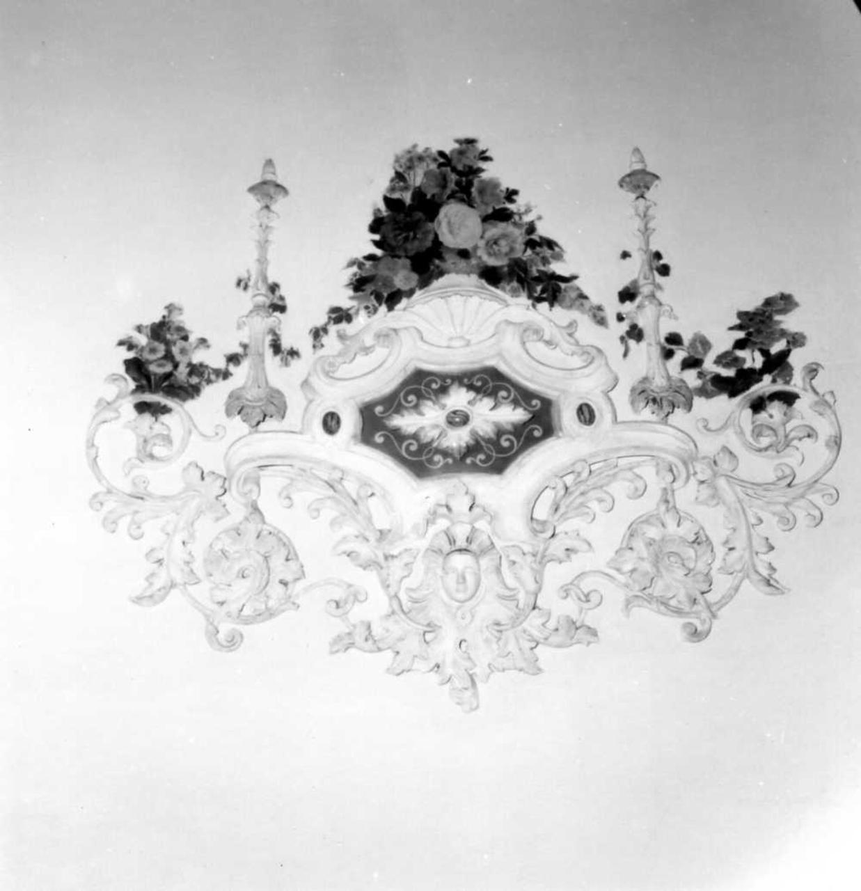 motivi decorativi vegetali (decorazione plastica) di Manzini Ferdinando (attribuito), Venturi Gaetano (attribuito), Bernasconi Antonio (attribuito) (metà sec. XIX)