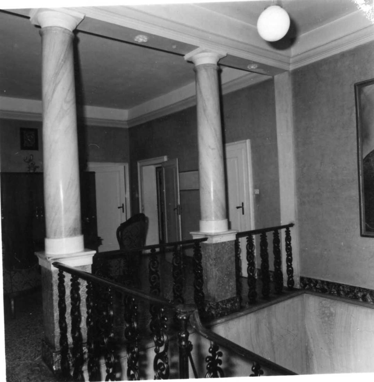 scala - bottega carpigiana (metà sec. XIX)