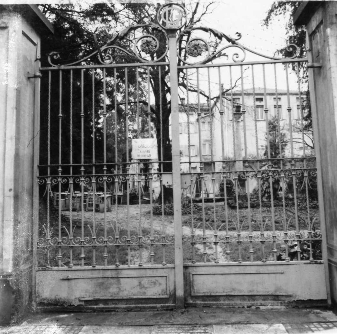 cancello di Canevazzi Giovanni - bottega carpigiana (primo quarto sec. XX)