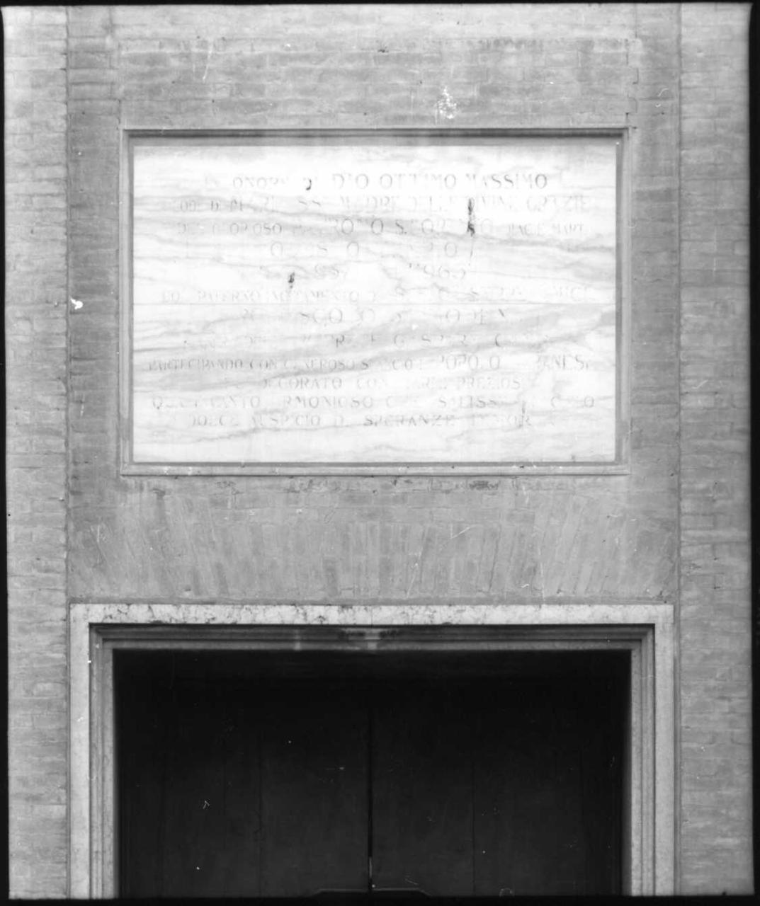 lapide celebrativa - bottega modenese (terzo quarto sec. XX)