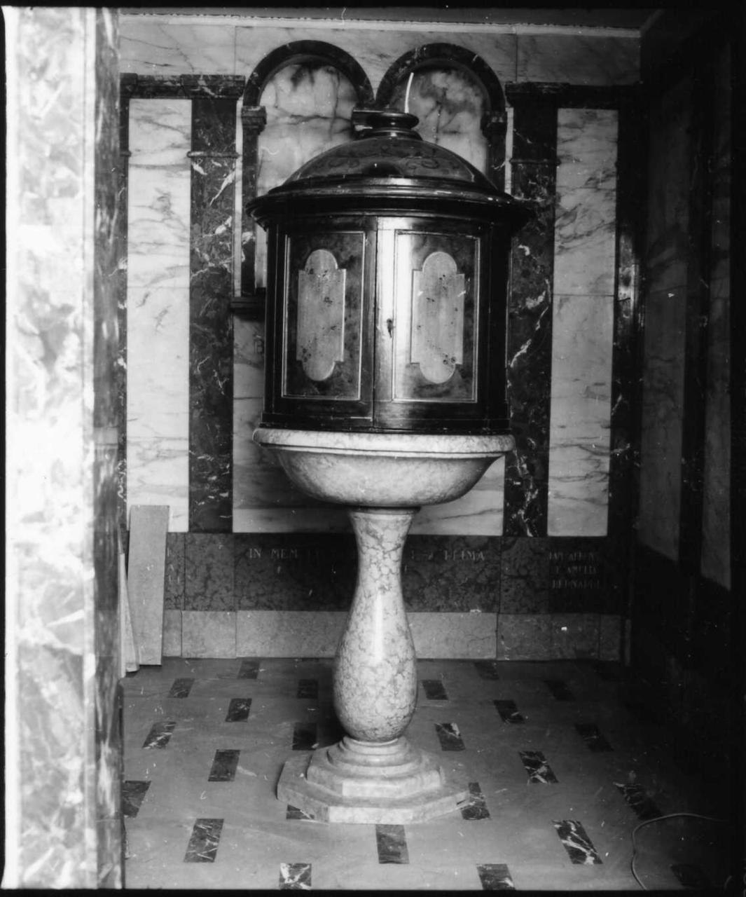 fonte battesimale - a fusto - bottega emiliana (primo quarto sec. XX)