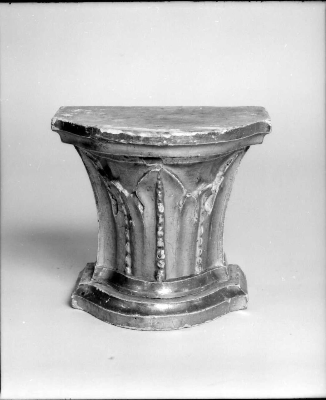 base - bottega emiliana (fine/inizio secc. XVIII/ XIX)