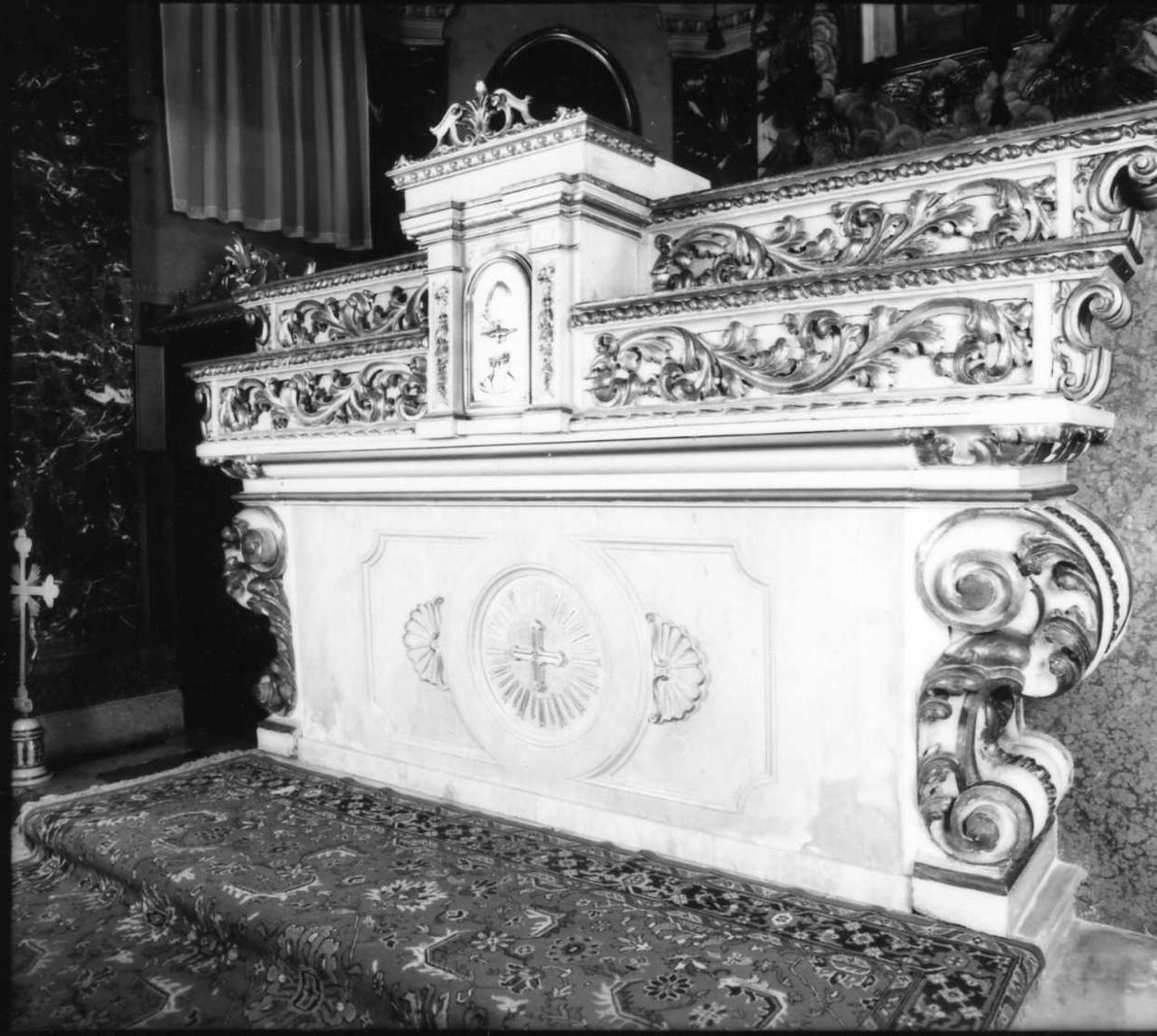 motivi decorativi vegetali (altare maggiore) - bottega emiliana (prima metà sec. XVIII)