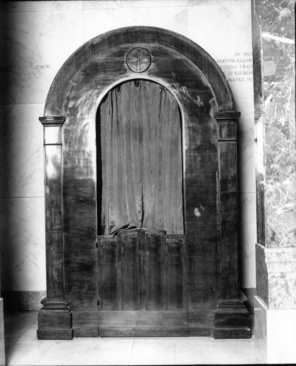 confessionale - bottega italiana (primo quarto sec. XX)