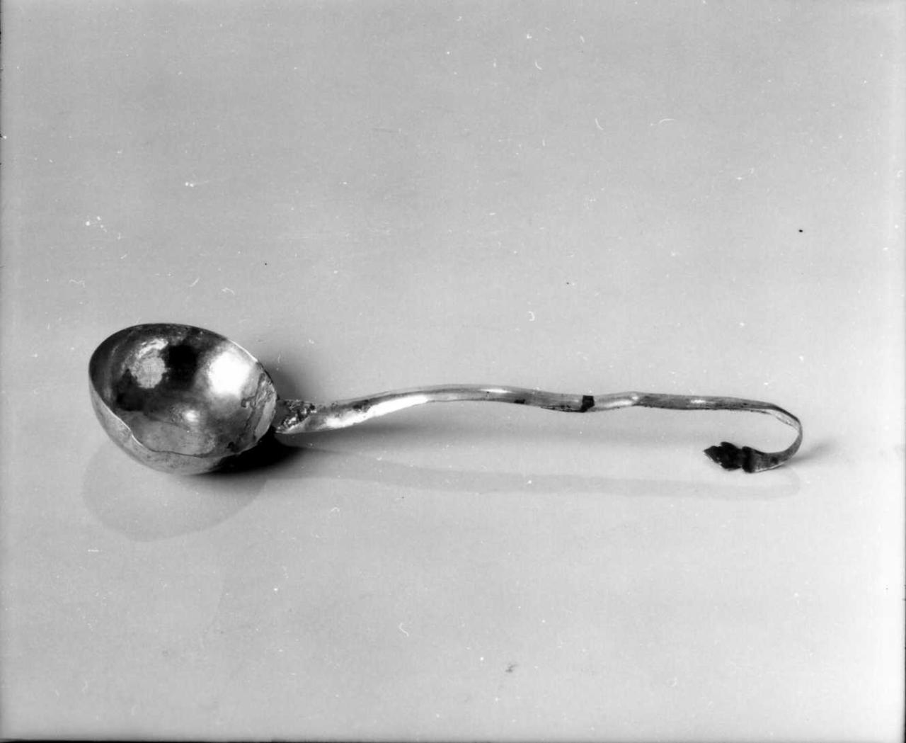 mestolo battesimale - bottega emiliana (seconda metà sec. XIX)