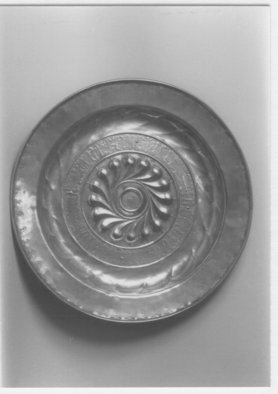 piatto per elemosine - bottega modenese (metà sec. XVI)