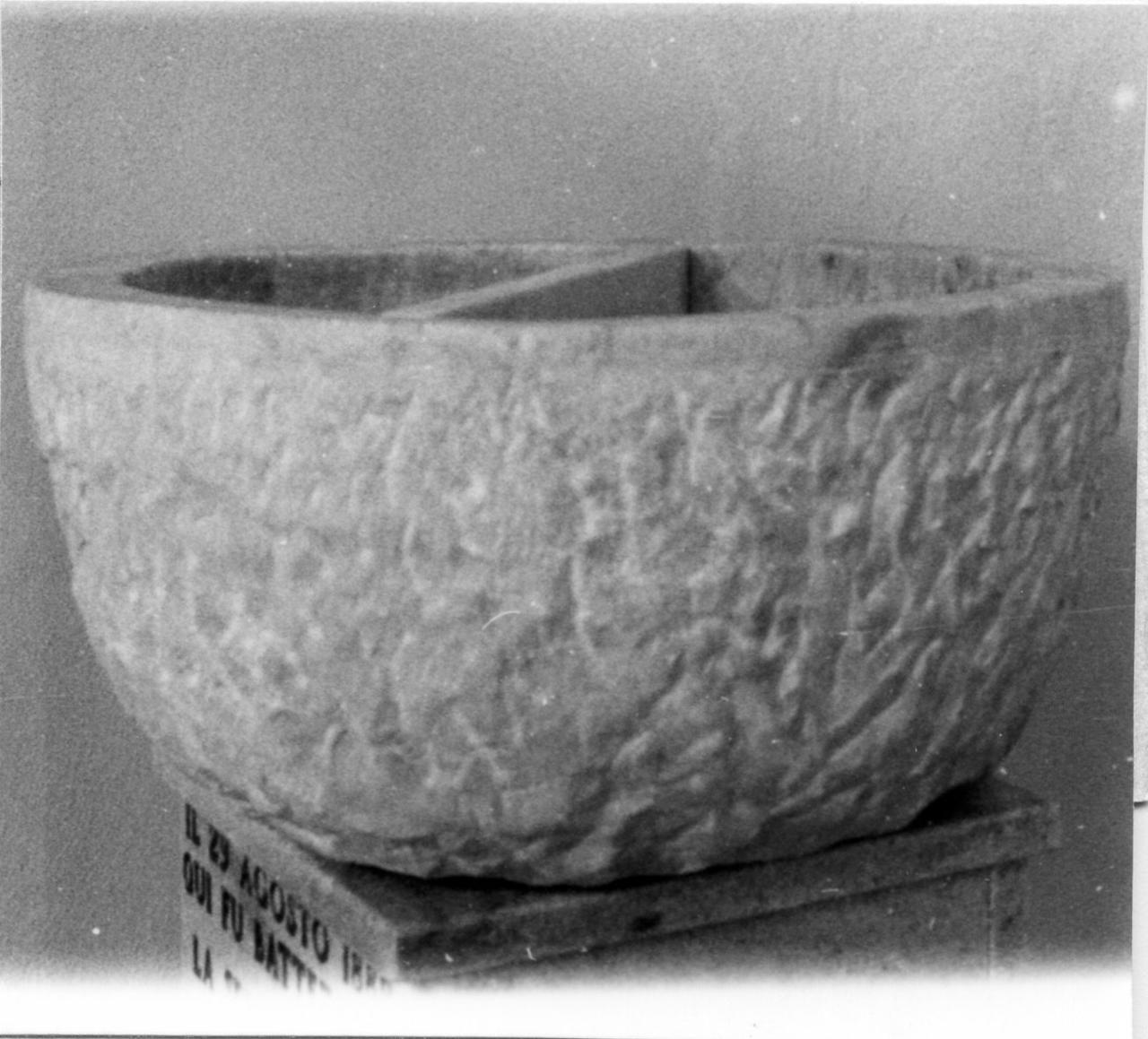 vasca battesimale - bottega modenese (?) (inizio sec. XVIII)