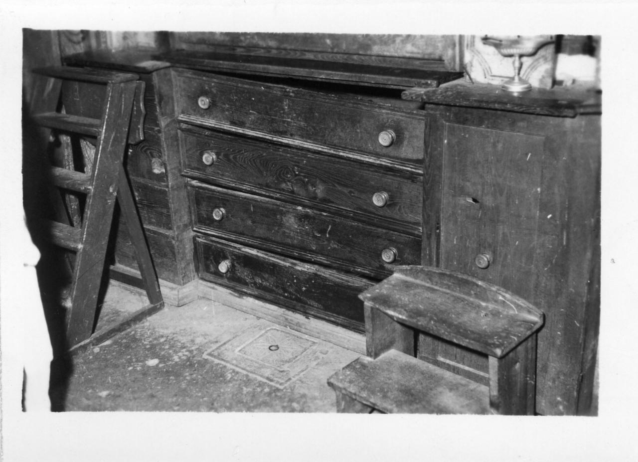 cassettone - bottega modenese (inizio sec. XVIII)