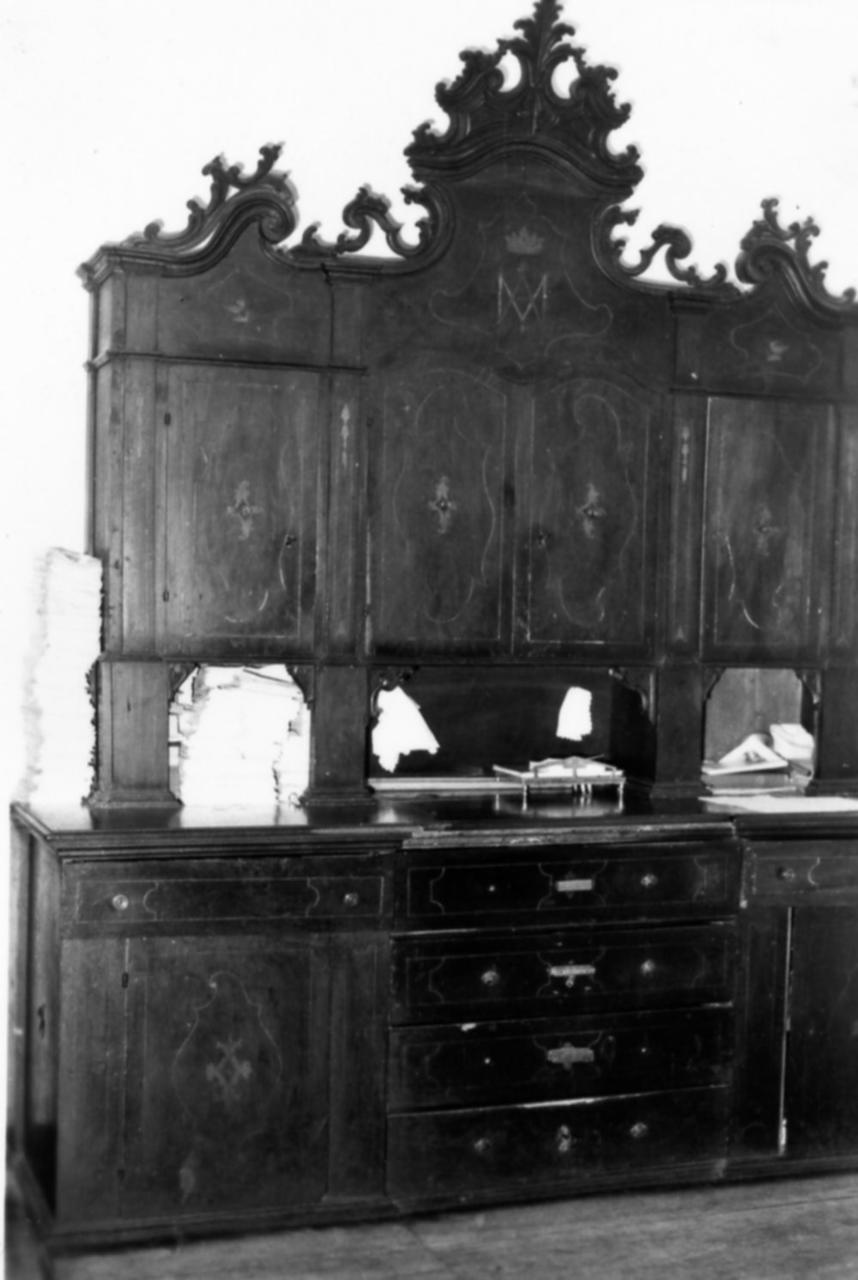 mobile da sacrestia con alzata di Corsini Innocenzo, Corsini Michelangelo (prima metà sec. XVIII)