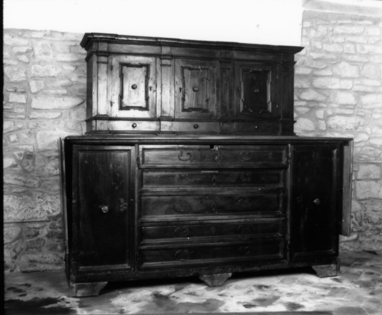 armadio da sacrestia - bottega emiliana (fine/inizio secc. XVII/ XVIII)