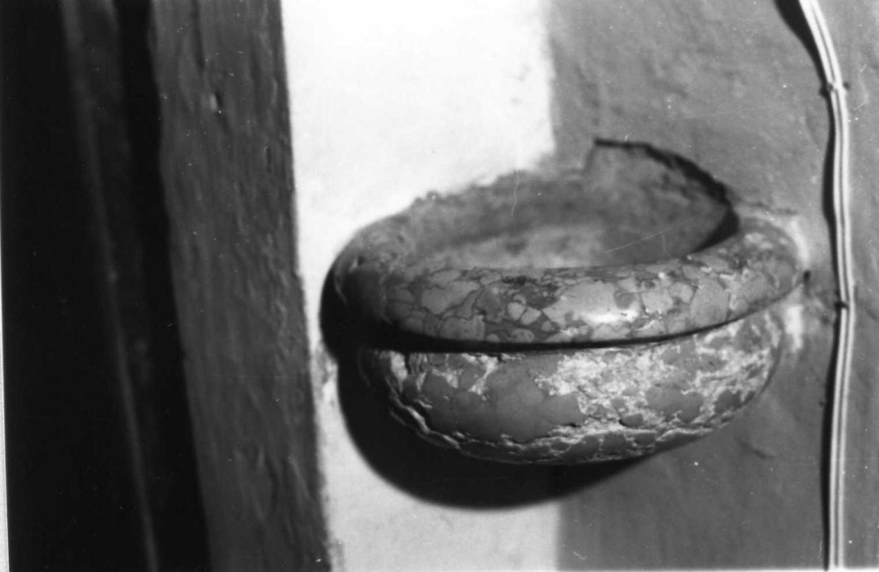 acquasantiera - bottega reggiana (fine/inizio secc. XVII/ XVIII)